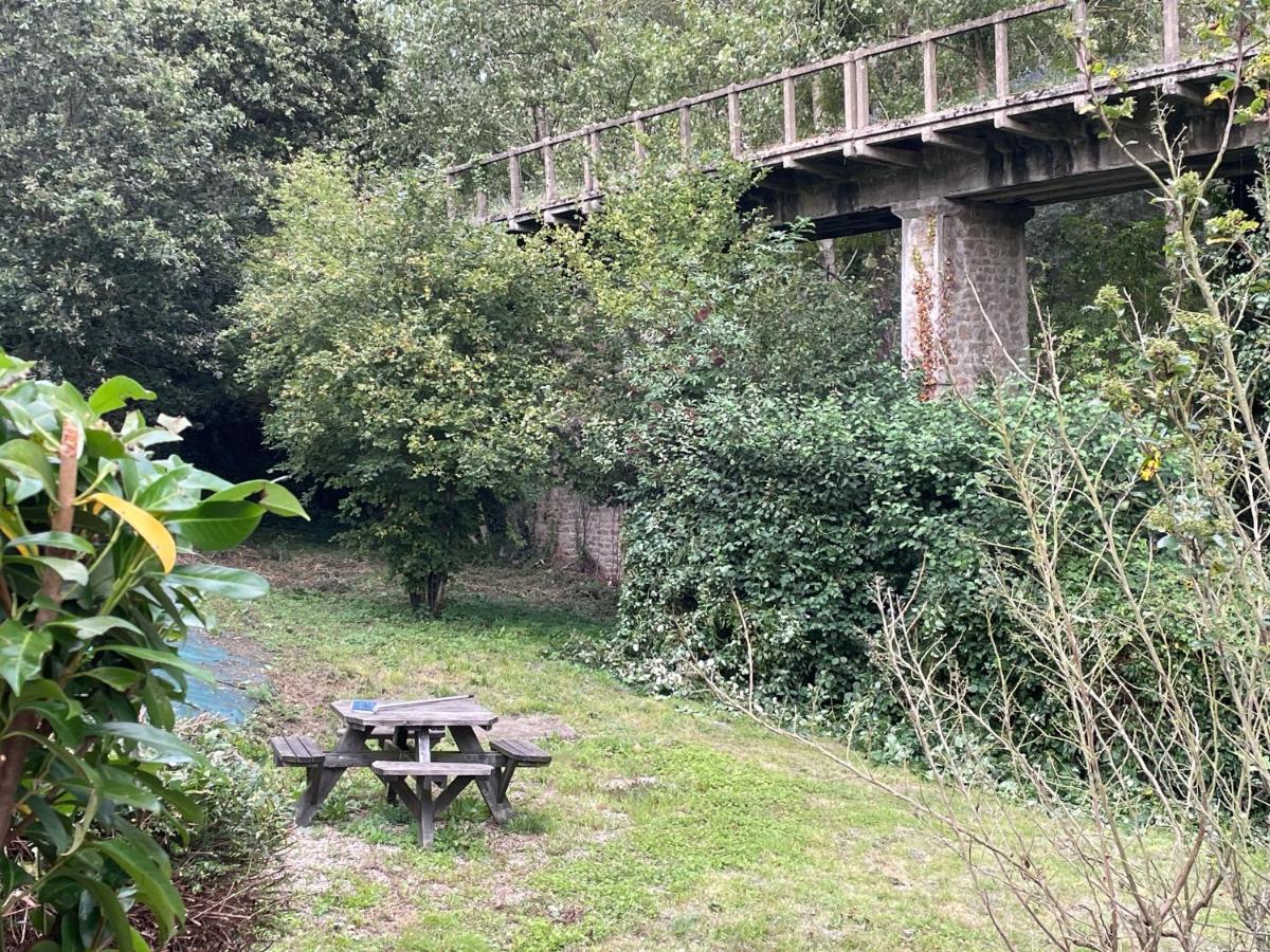 Maison Du Viaduc Du Bout De La Ville Lescouet-Jugon Eksteriør bilde